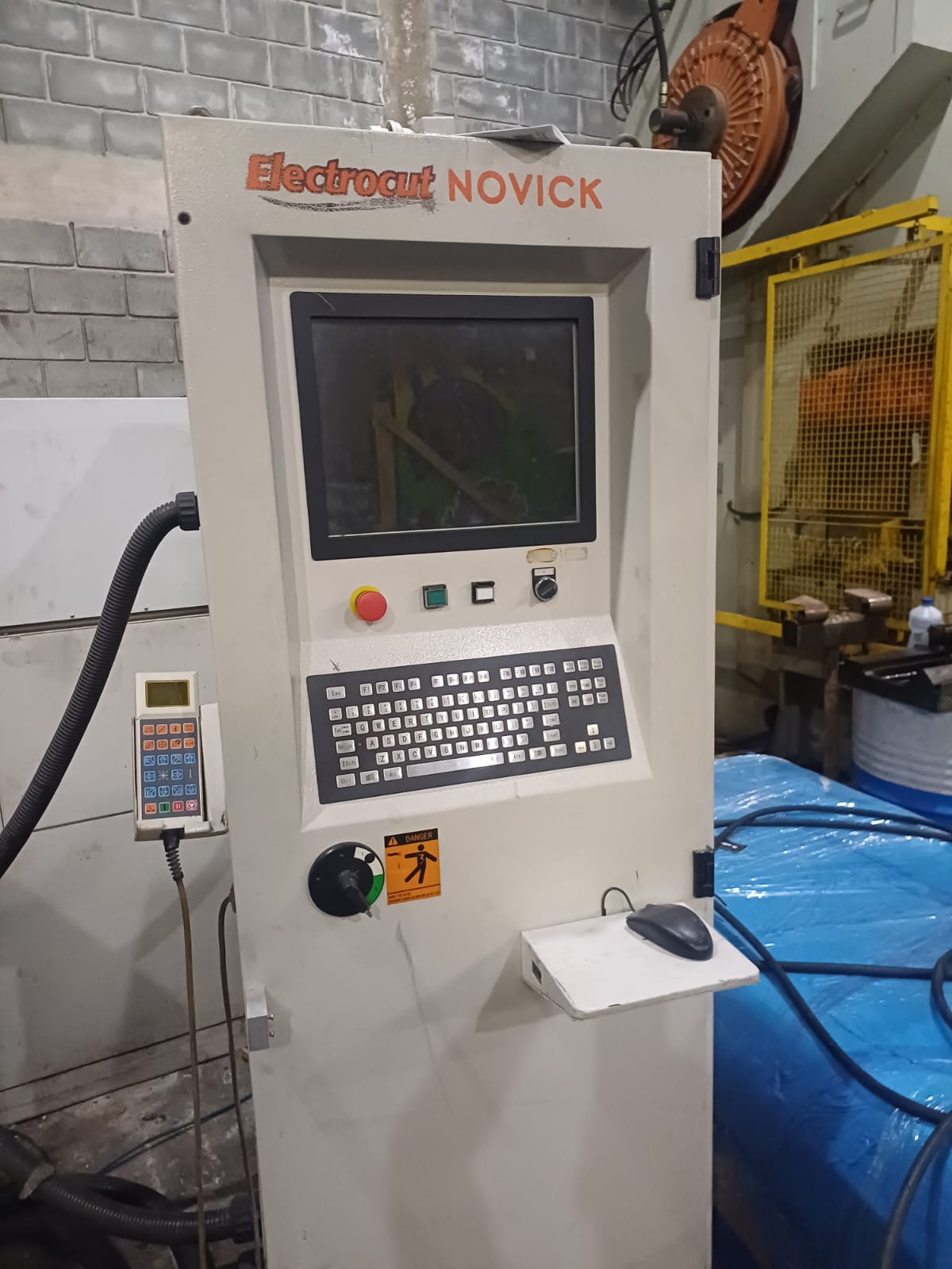 Eletroerosão a Fio CNC Novick AW510 Ano 2014 - Imagem 6